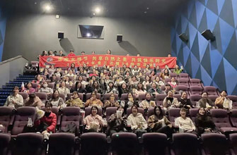 春光與你們都是這世界最好的風(fēng)景，節(jié)日快樂(lè)！