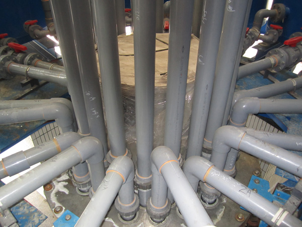 反滲透膜在凈水和海水淡化方面是怎么工作的？